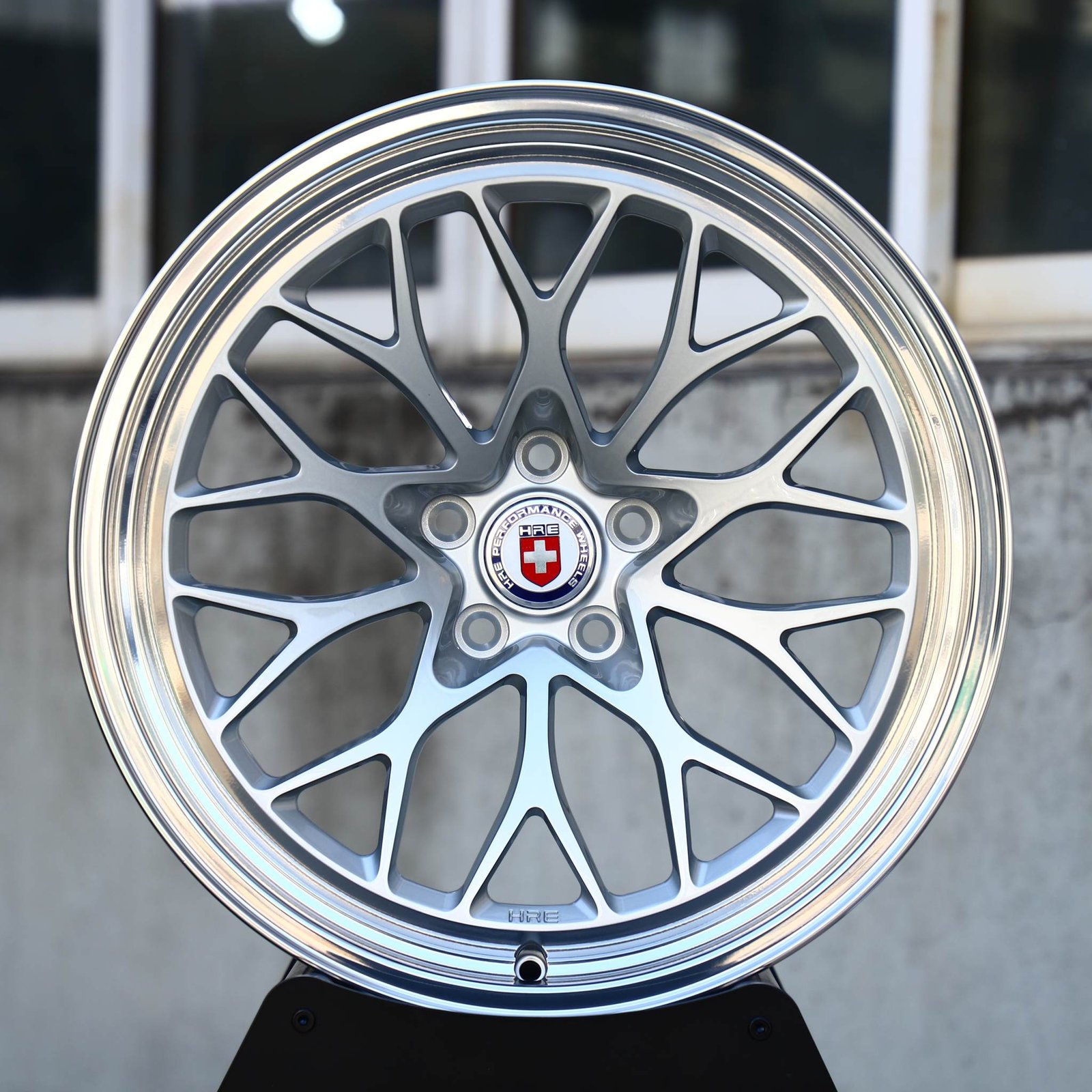 Porsche 911 wheels – Hyper Silver 10 Y-Spoke Mesh Polished Lip (HRE-Style), front view