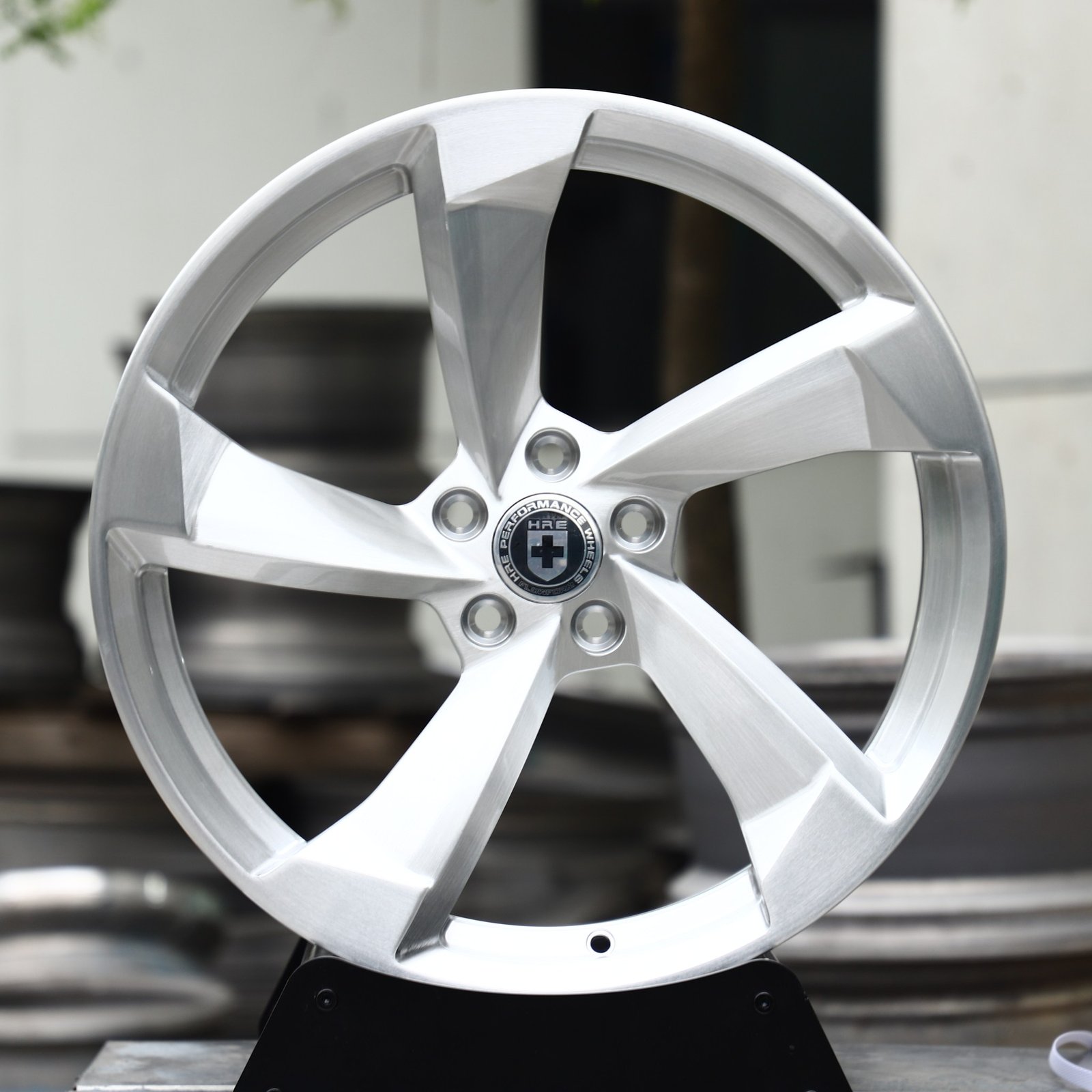 Porsche 911 wheels – Hyper Silver 5-Spoke Rotor (HRE-Style), front view