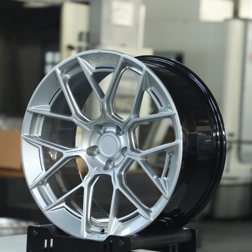 BMW 5 Series wheels – Hyper Silver 10 Y-Spoke, angled view