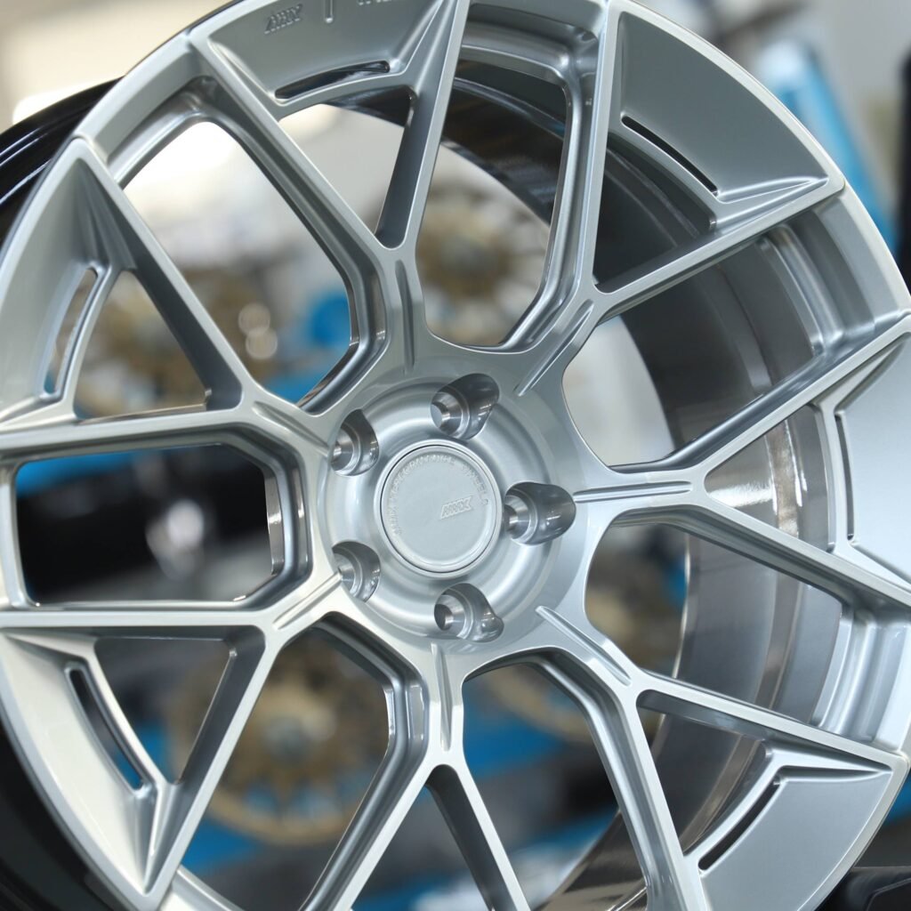 Audi A4 B9 wheels – Hyper Silver 10 Y-Spoke, lip and barrel detail
