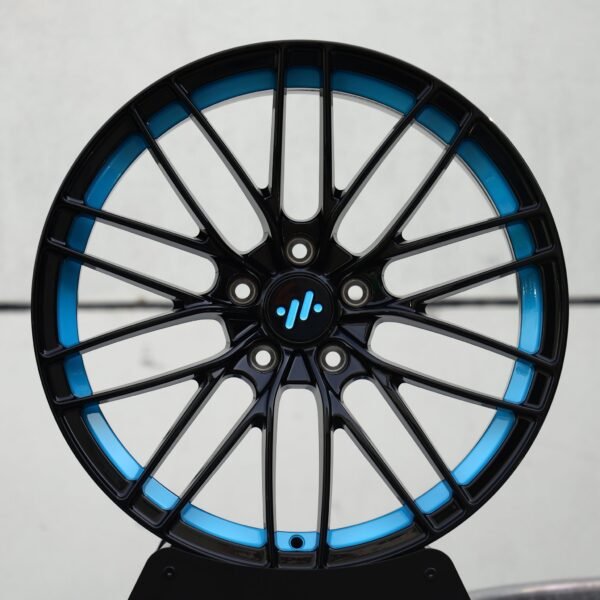IM L7 wheels – Gloss Black 10 Y-Spoke Blue Lip (IM OEM-Style), front view