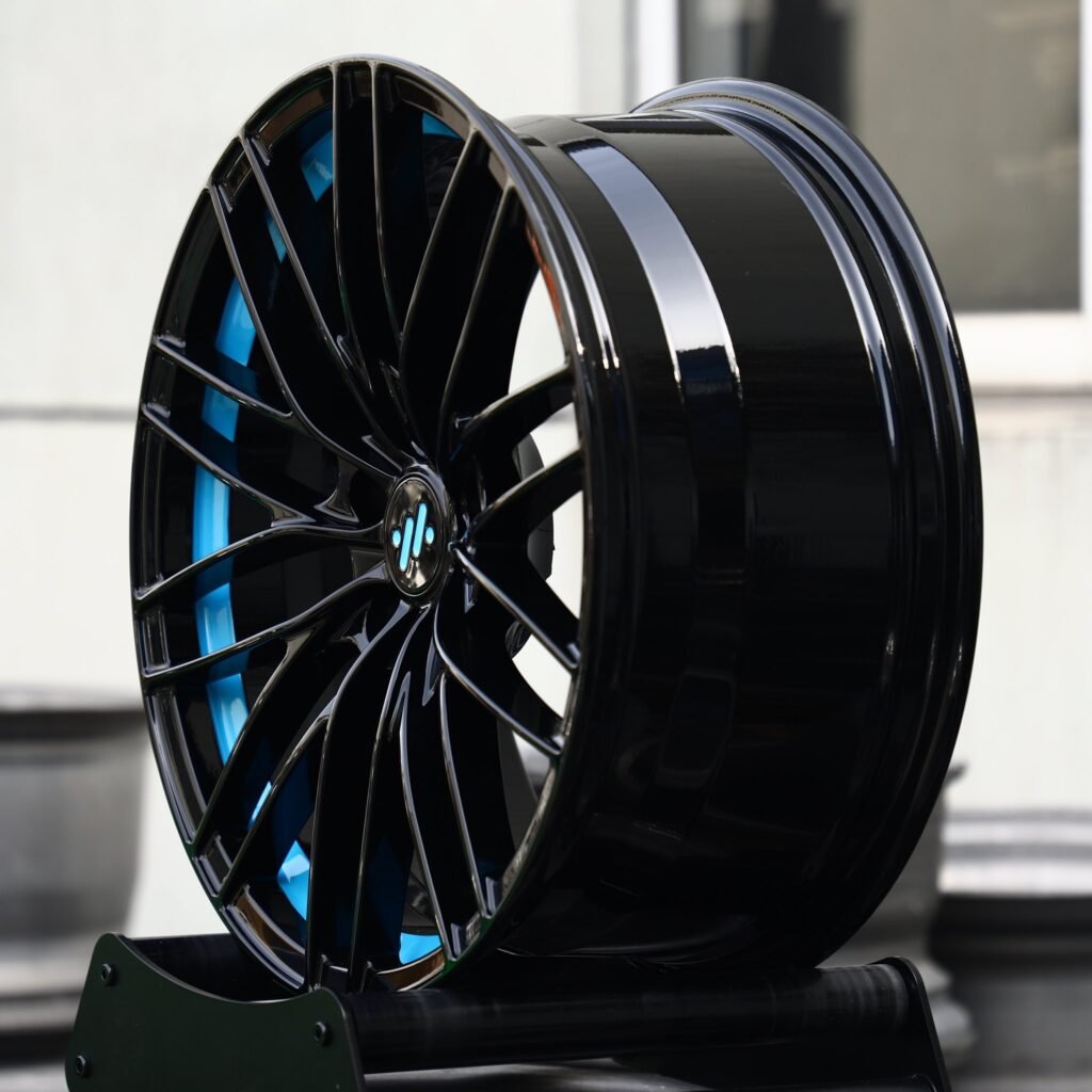 IM L7 wheels – Gloss Black / Blue 10 Y-Spoke (IM OEM-Style), lip and barrel detail