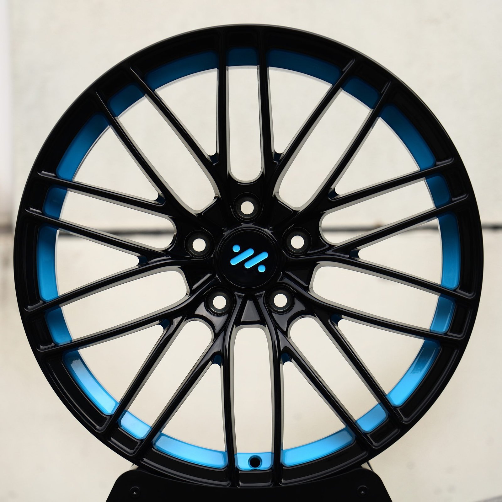 IM L7 wheels – Gloss Black / Blue Lip 10 Y-Spoke Mesh (IM OEM-Style), front view