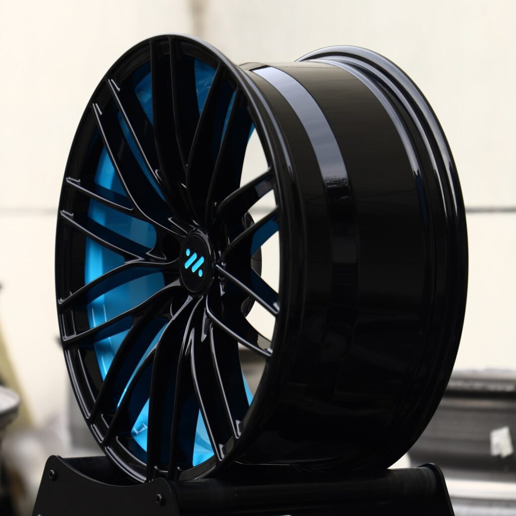 IM L7 wheels – Gloss Black / Blue Lip 10 Y-Spoke Mesh (IM OEM-Style), lip and barrel detail