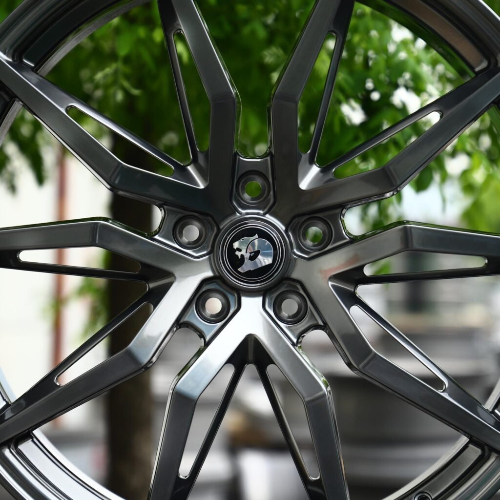 Jaguar XE wheels – Gunmetal Machined Multi-Spoke (Jaguar OEM-Style), lip and barrel detail