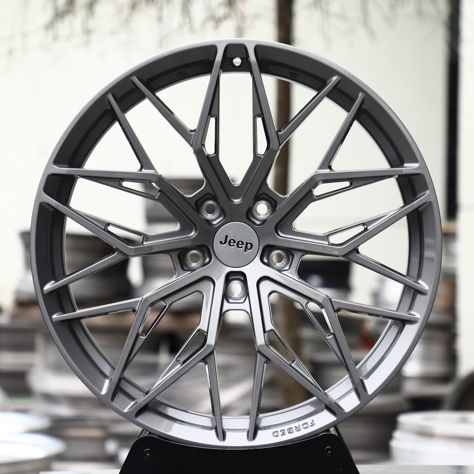 Jeep Wrangler wheels – Light Gunmetal Mesh Multi-Spoke (Jeep OEM-Style), front view
