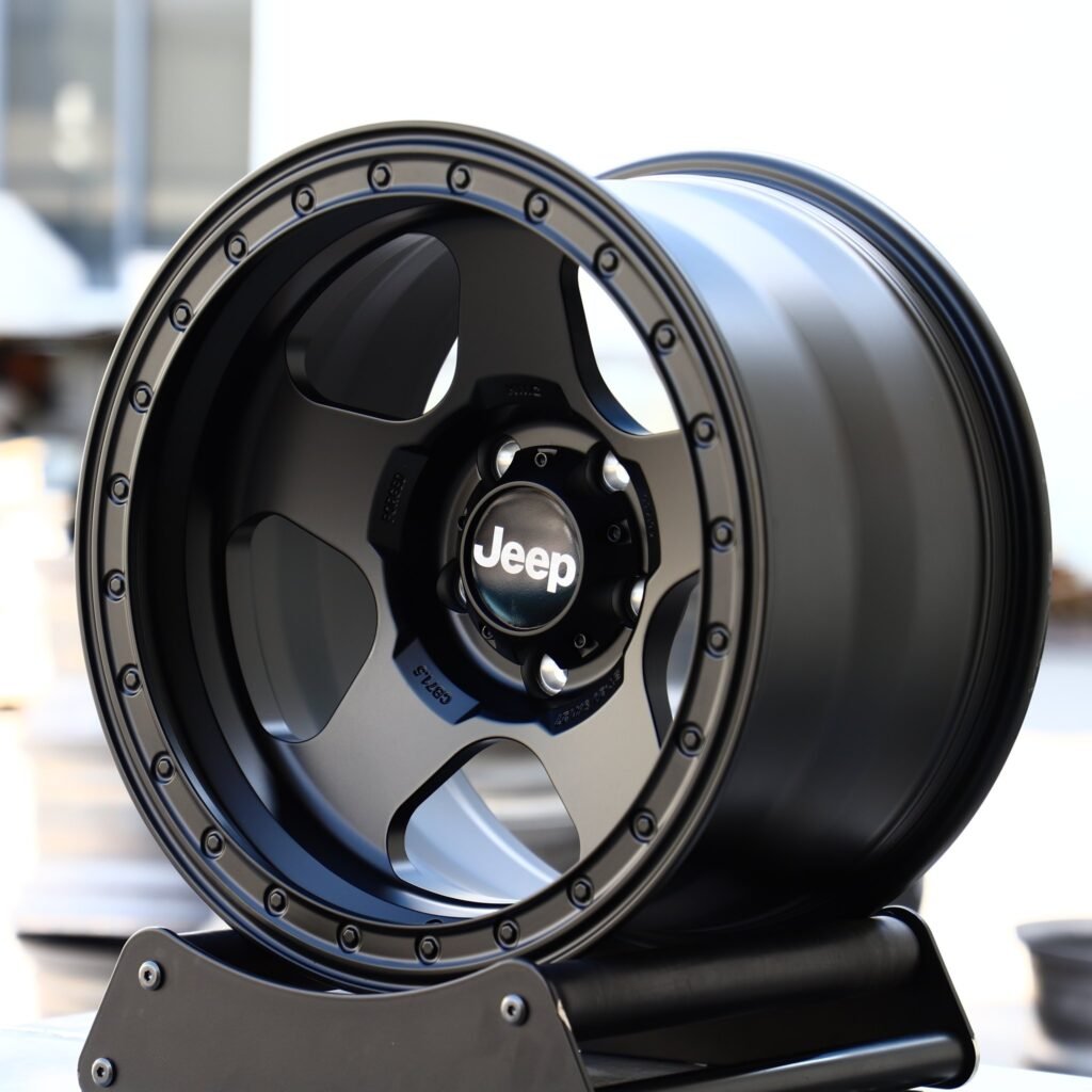 Land Rover Discovery wheels – Gloss Black / Matte Gray Deep Lip Exposed Bolt Detail, angled view