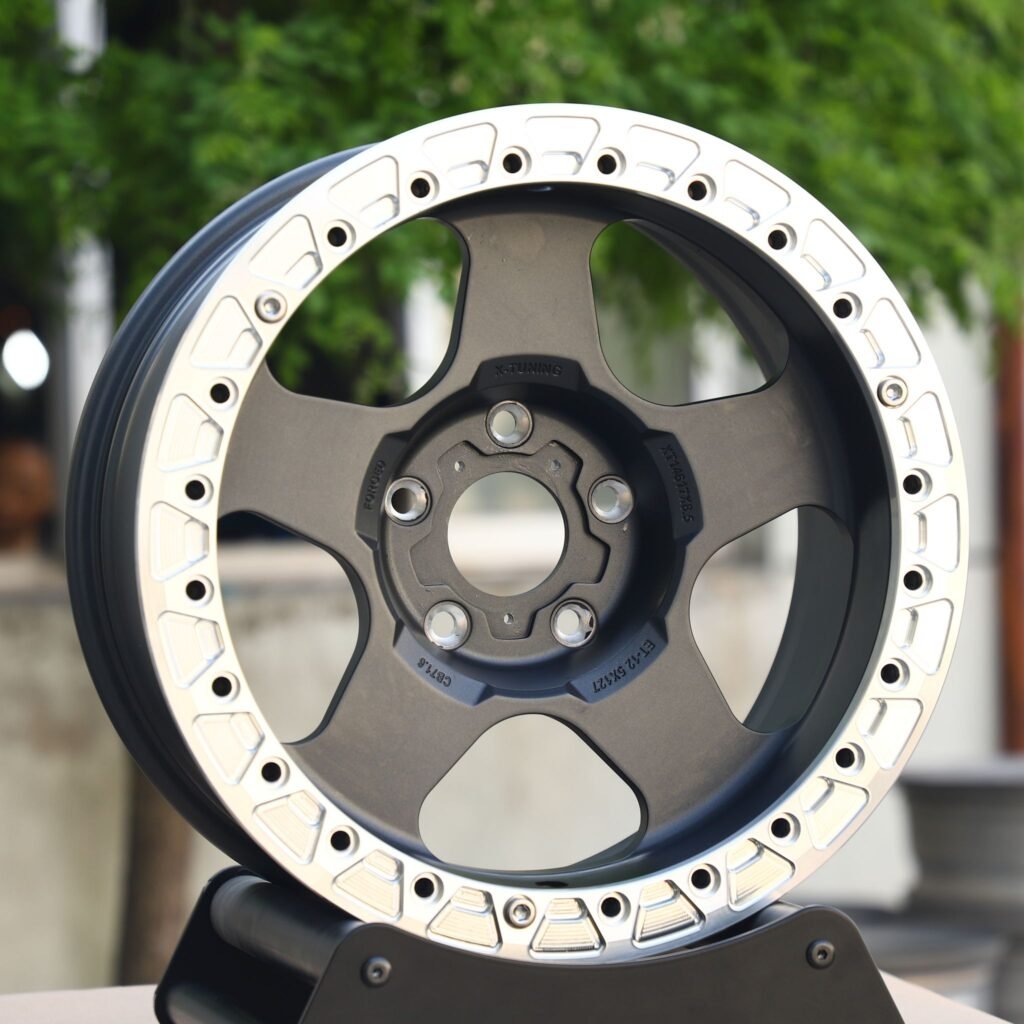 Land Rover Defender wheels – Gunmetal 5-Spoke Polished Beadlock, angled view
