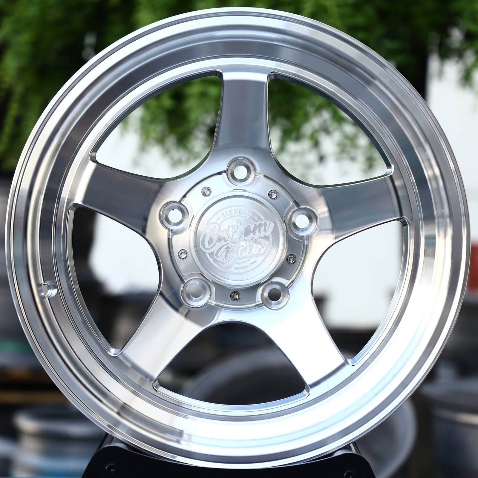 Jeep Wrangler wheels – Mirror Polished 5-Spoke Deep Lip, front view