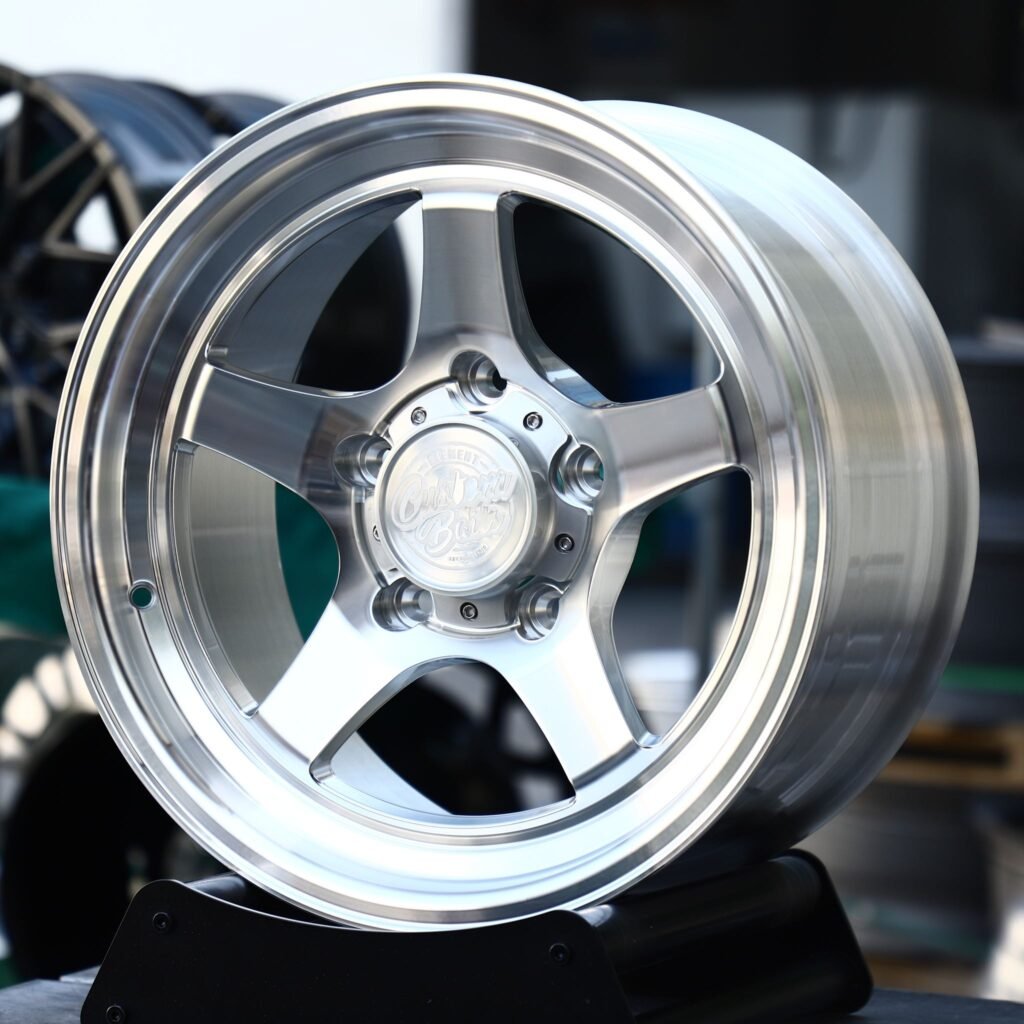 Land Rover Defender wheels – Mirror Polished 5-Spoke Deep Lip, angled view