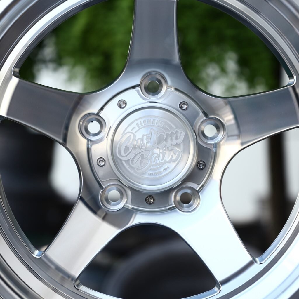 Jeep Gladiator wheels – Mirror Polished 5-Spoke Deep Lip, lip and barrel detail