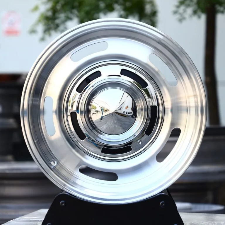 Jeep Wrangler / Land Cruiser Forged Wheels – Mirror Polished Slotted Dish, front view