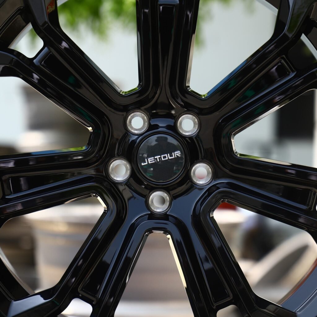 Jetour X70 wheels – Gloss Black 7 Twin-Spoke (Jetour OEM-Style), lip and barrel detail