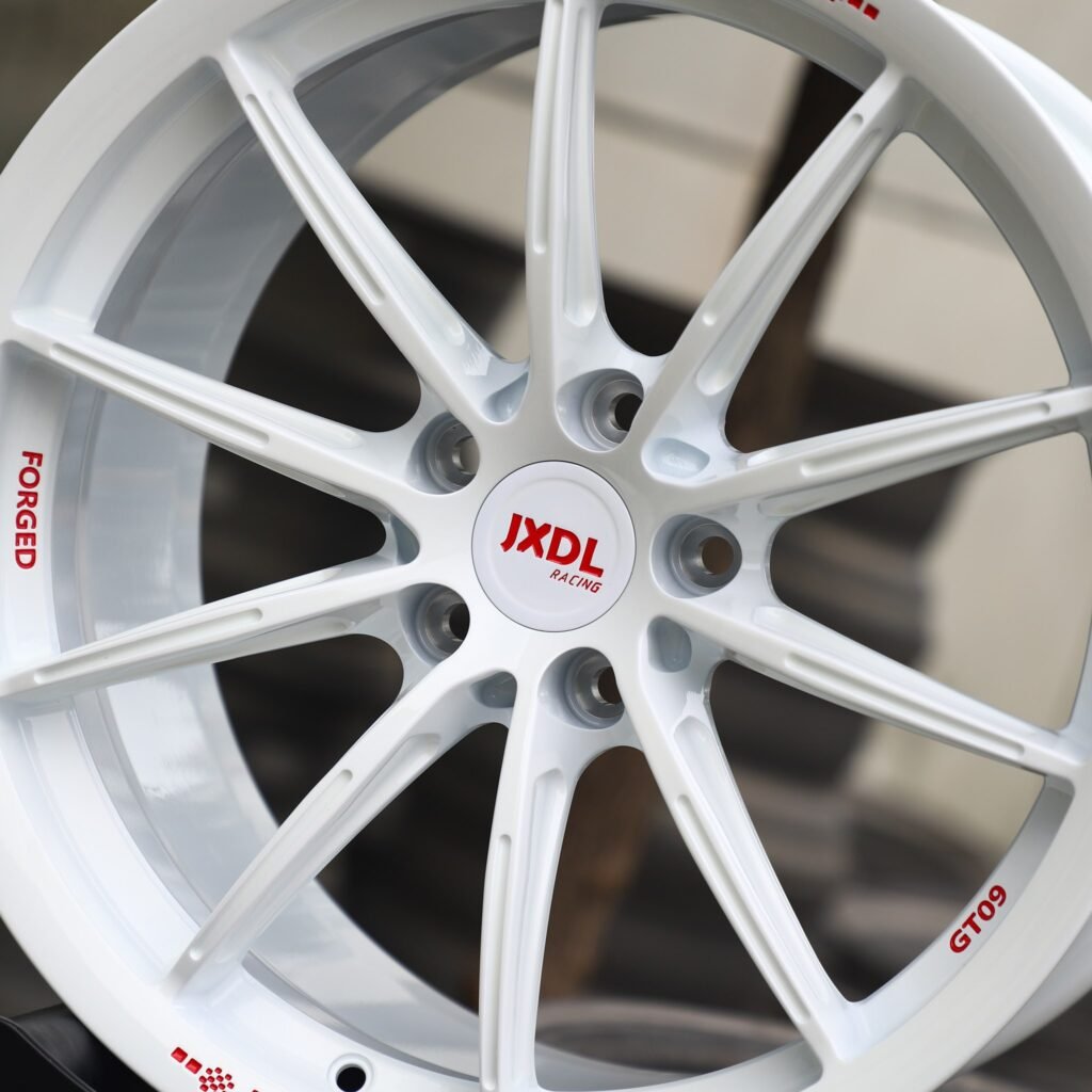 BMW M4 F82 wheels – JXDL Gloss White 10-Spoke, lip and barrel detail