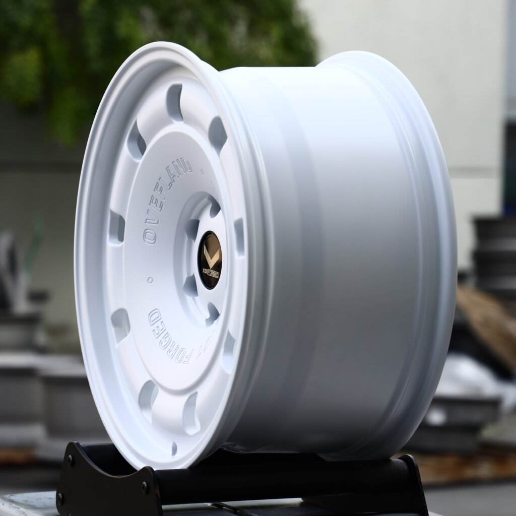 Chevrolet Silverado wheels – KG1 Forged Gloss White Semi-Full-Face, angled view