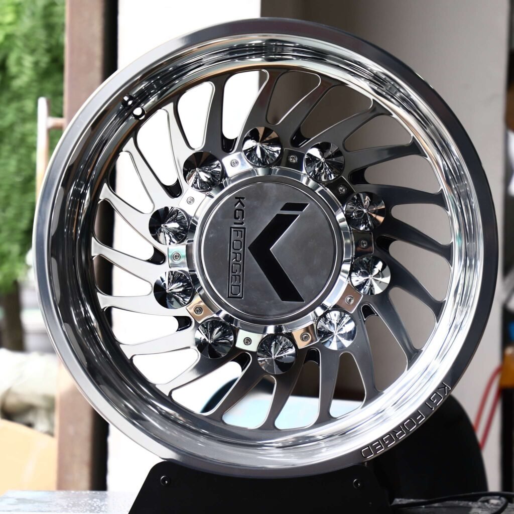 Ford F-450 Super Duty wheels – Mirror Polished Spiked Directional Multi-Spoke (KG1 Forged-Style), front view