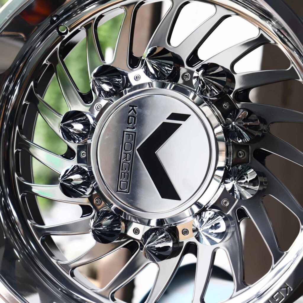 Ford F-450 Super Duty wheels – Mirror Polished Spiked Directional Multi-Spoke (KG1 Forged-Style), lip and barrel detail