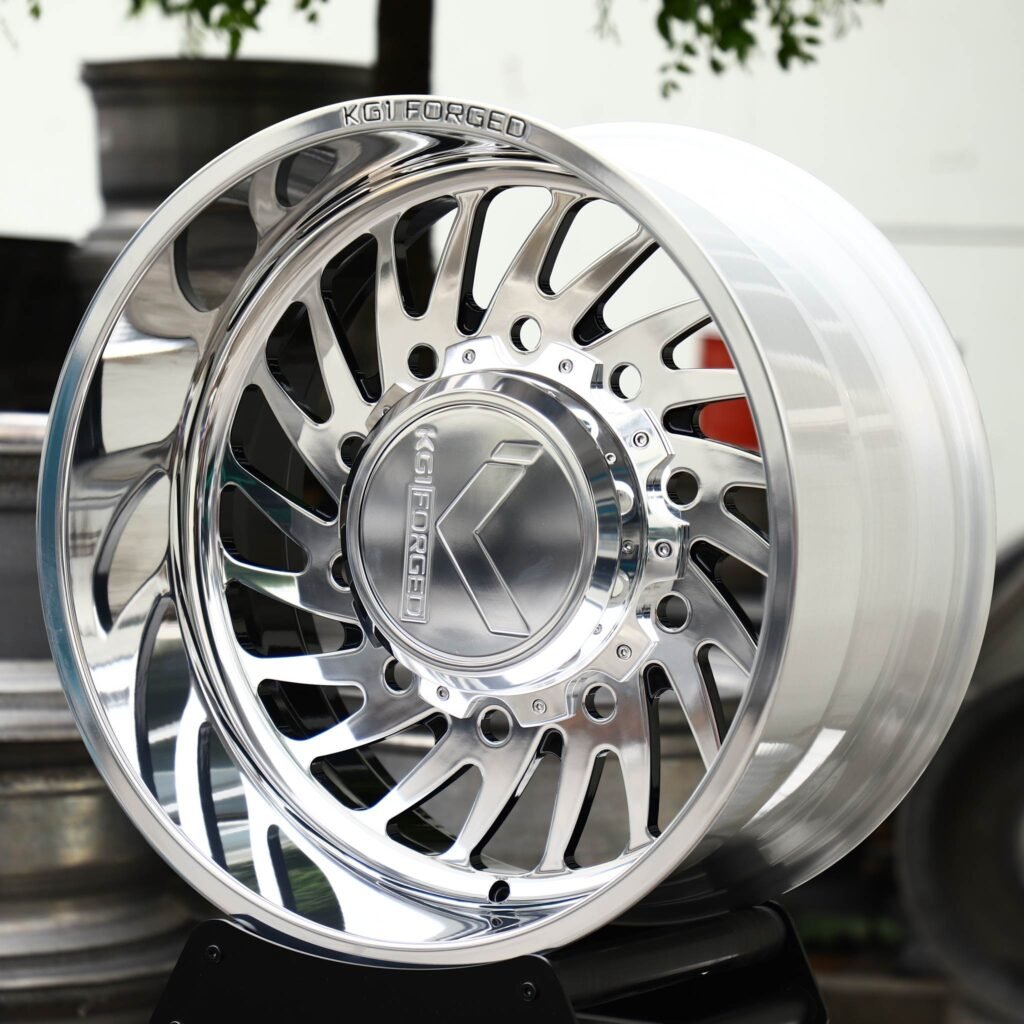 Land Rover Defender wheels – Mirror Polished Spiral Multi-Spoke (KG1 Forged-Style), angled view
