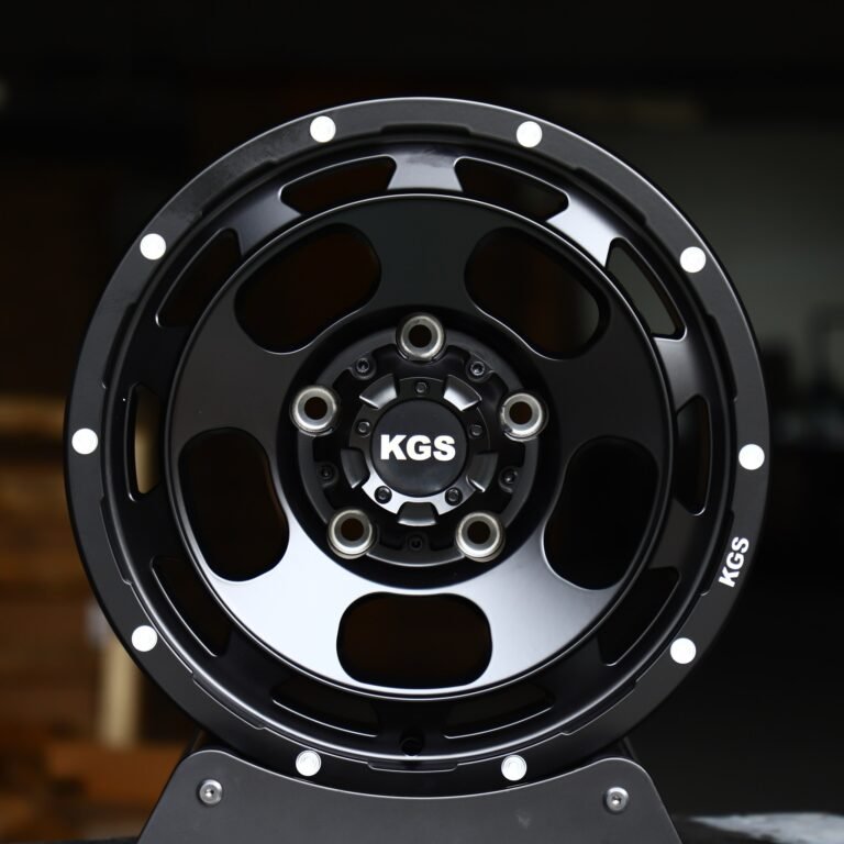 Кованые диски на Jeep Wrangler — Кованый диск — 5 спиц, с открытыми болтами, глянцевый чёрный