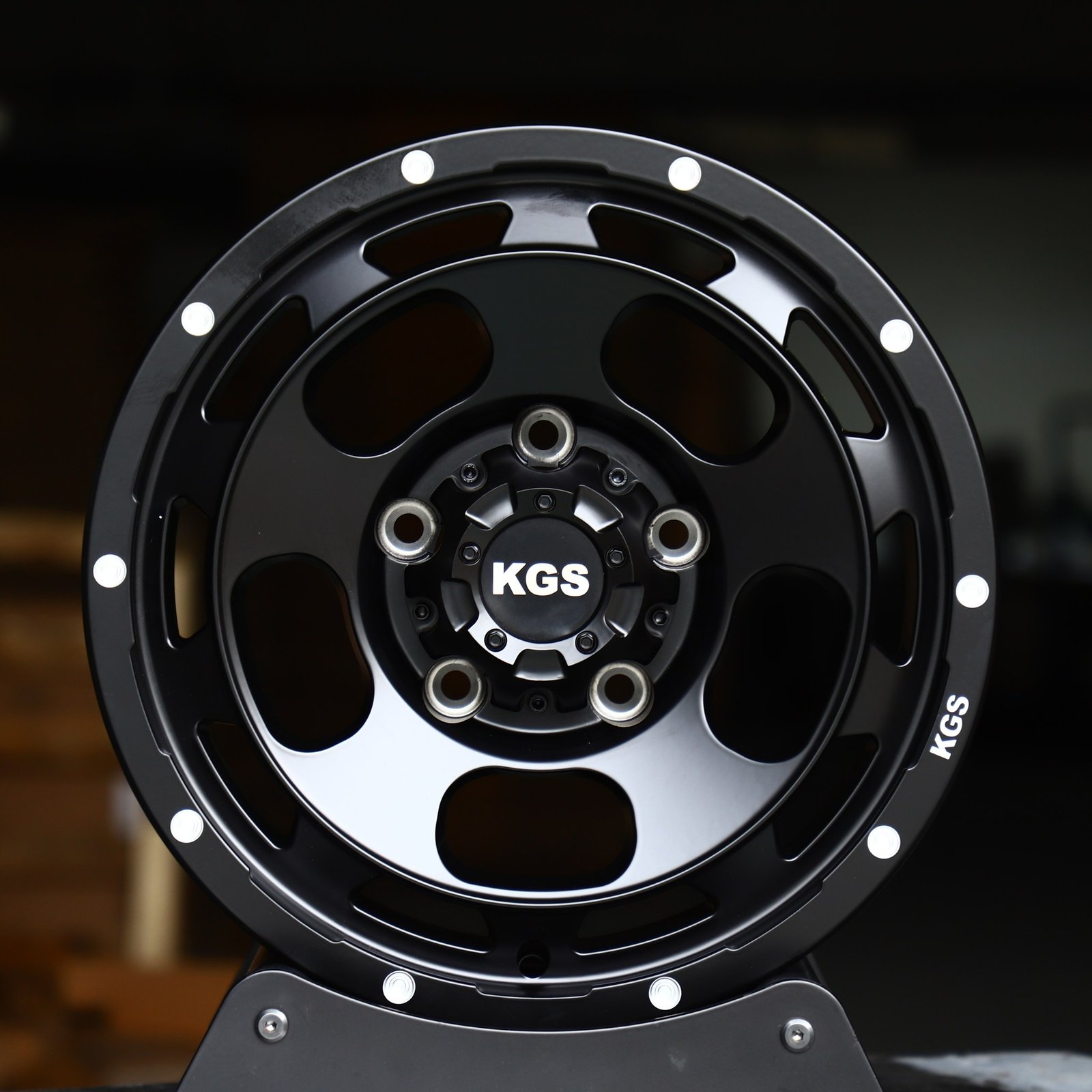 Jeep Wrangler wheels – KGS Gloss Black 5-Spoke Exposed Bolt Detail, front view