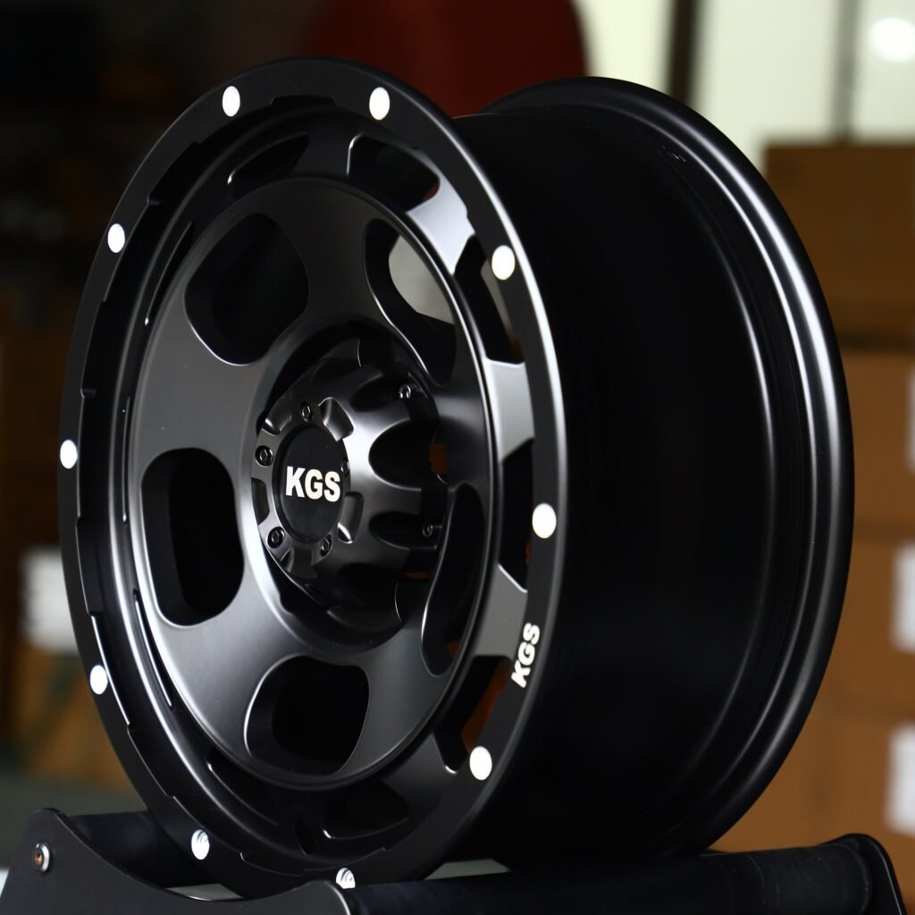Toyota Land Cruiser wheels – KGS Gloss Black 5-Spoke Exposed Bolt Detail, angled view