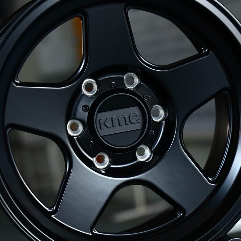 Chevrolet Silverado 1500 wheels – KMC Gloss Black Deep Lip, lip and barrel detail