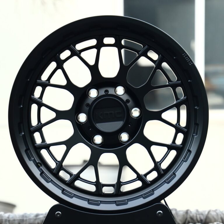 Toyota 4Runner wheels – KMC Gloss Black Deep Lip, front view