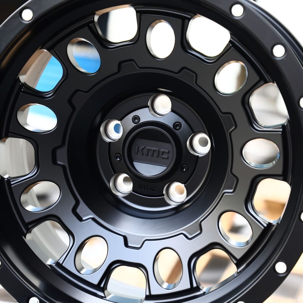 Chevrolet Silverado 1500 wheels – KMC Gloss Black Exposed Bolt Detail Deep Lip Full-Face, lip and barrel detail