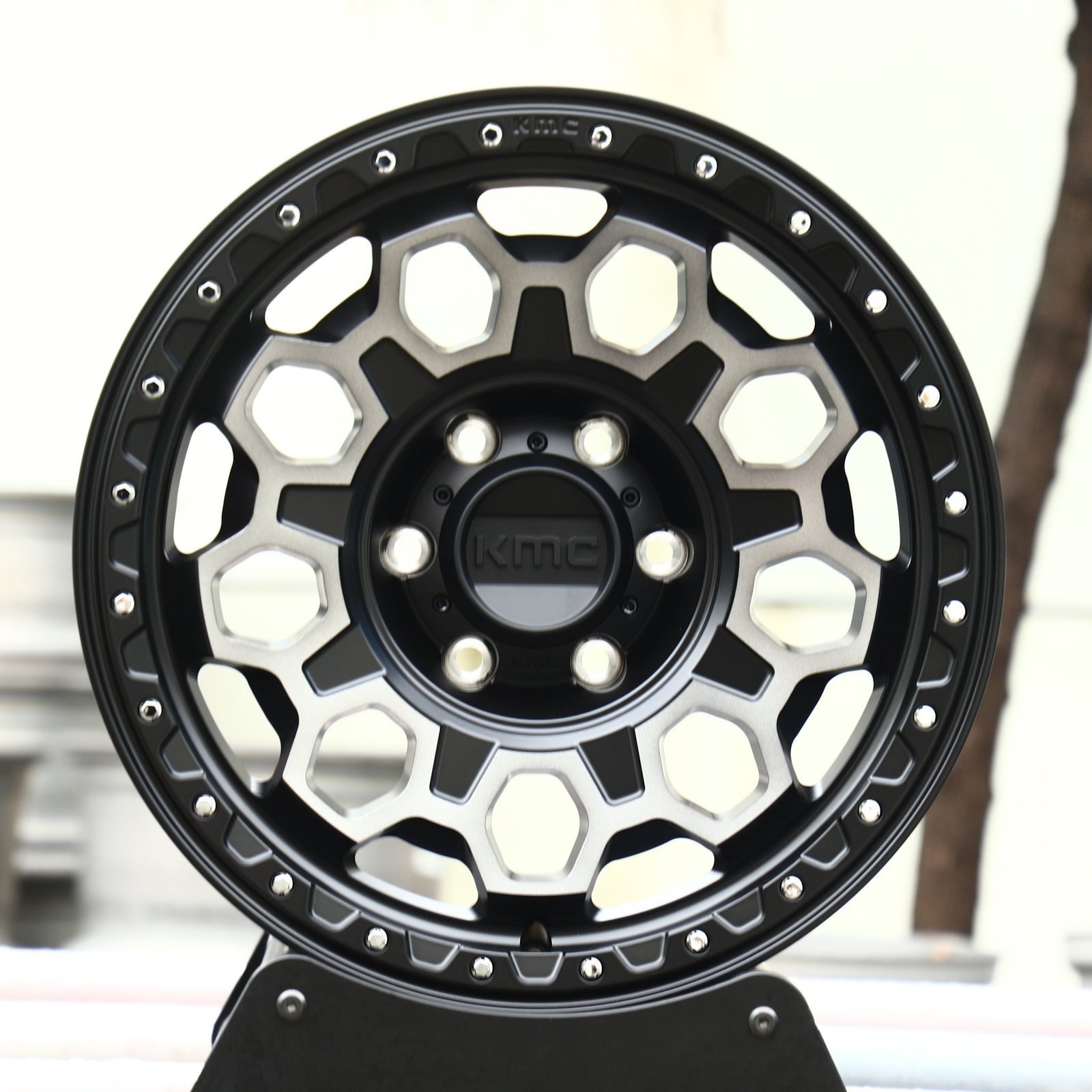 Toyota 4Runner wheels – KMC Gloss Black Exposed Bolt Detail Deep Lip, front view