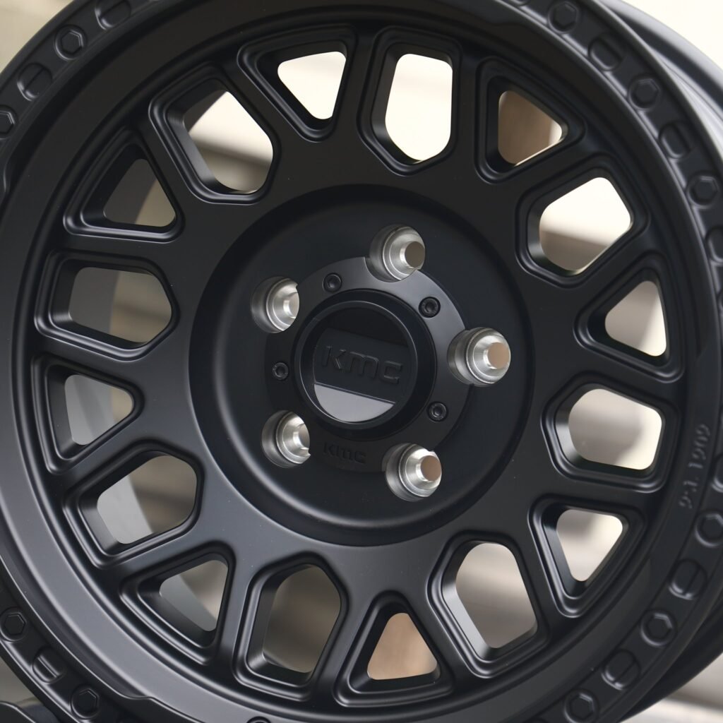 Chevrolet Silverado 1500 wheels – KMC Gloss Black Exposed Bolt Detail, lip and barrel detail