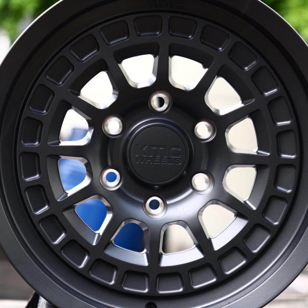 6x139.7 wheels – KMC Gloss Black / Gunmetal Deep Lip, side view
