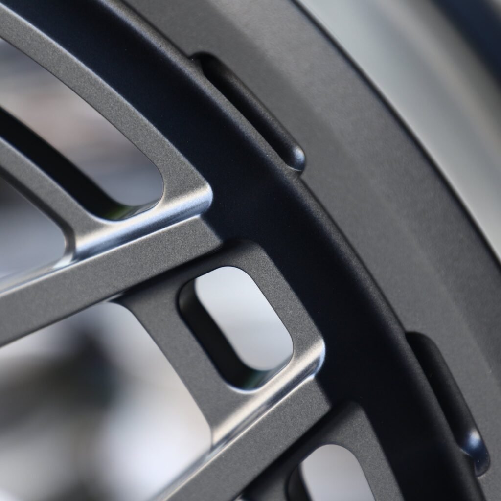 Chevrolet Silverado 1500 wheels – KMC Gray Deep Lip, lip and barrel detail