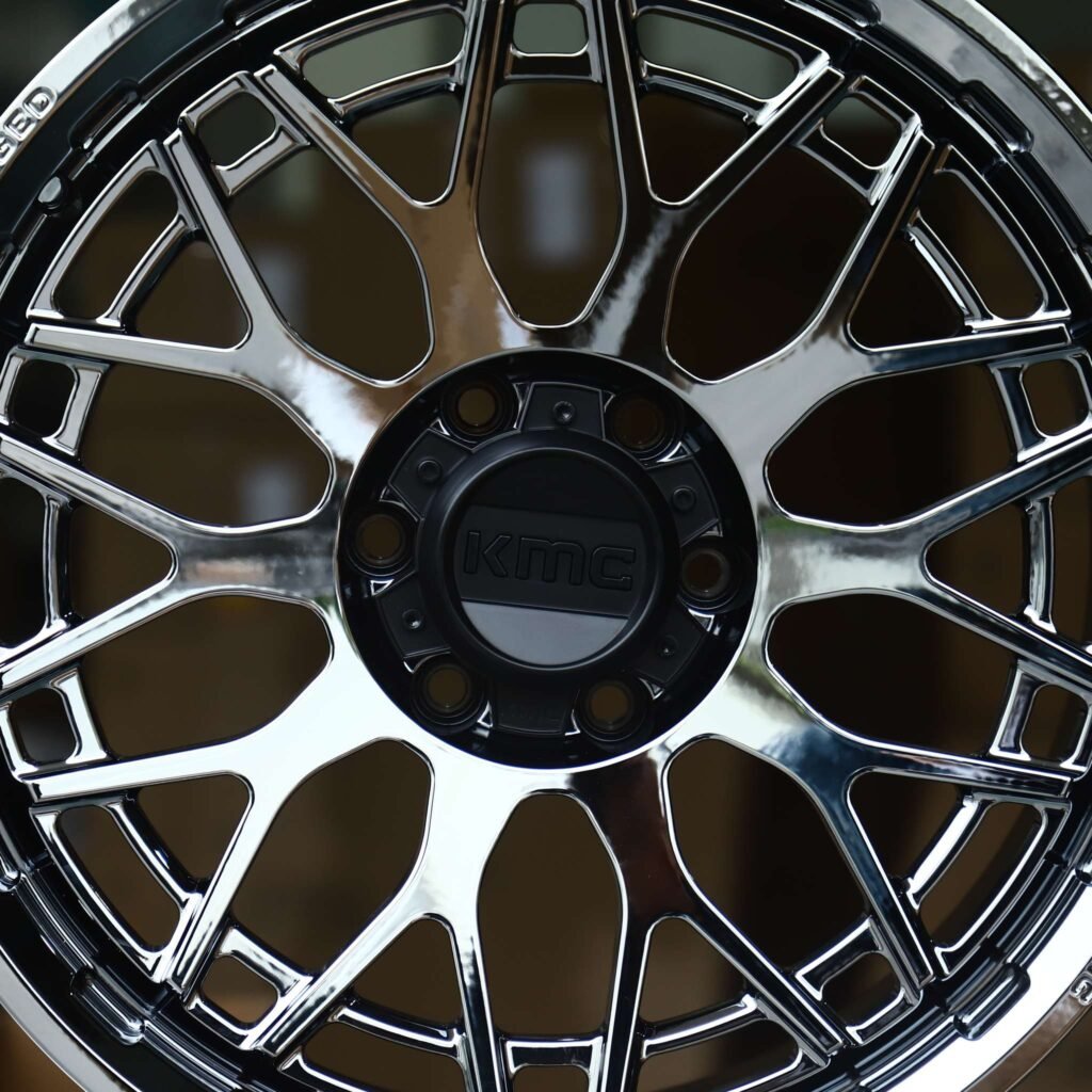 Jeep Gladiator wheels – Chrome / Black Mesh Deep Lip (KMC-Style), lip and barrel detail