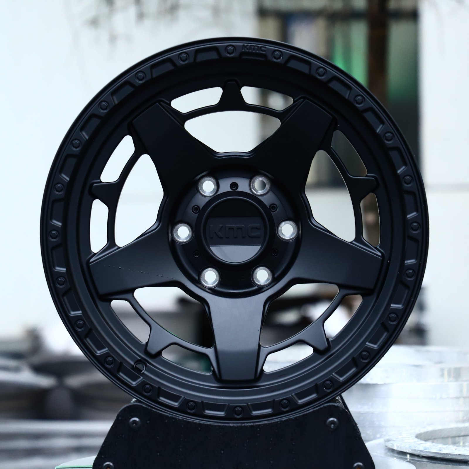 Ford F-150 wheels – Matte Black Split-Spoke Bolt-Ring (KMC-Style), front view