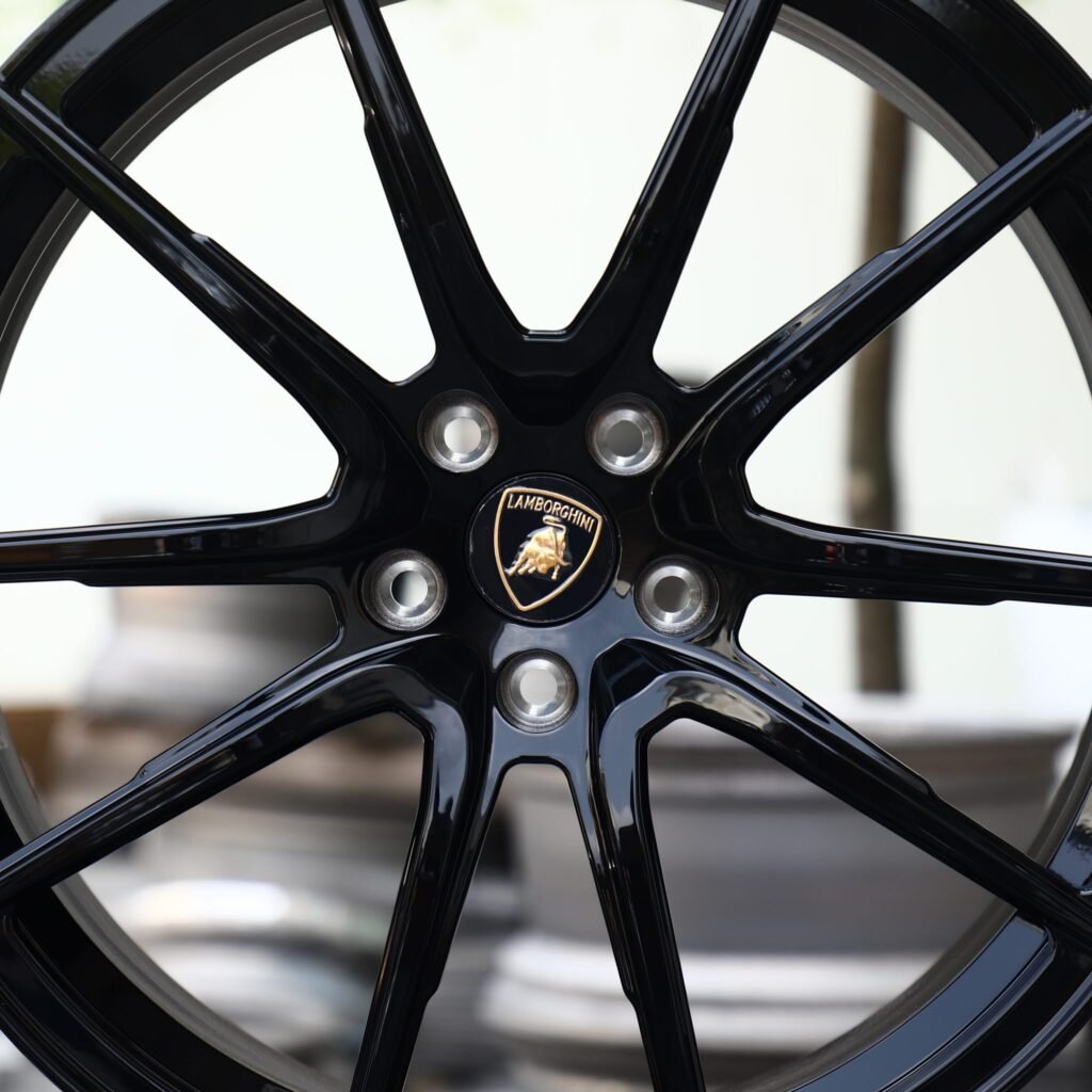 Lamborghini Huracan wheels – Gloss Black 10 Y-Spoke (Lamborghini OEM-Style), lip and barrel detail