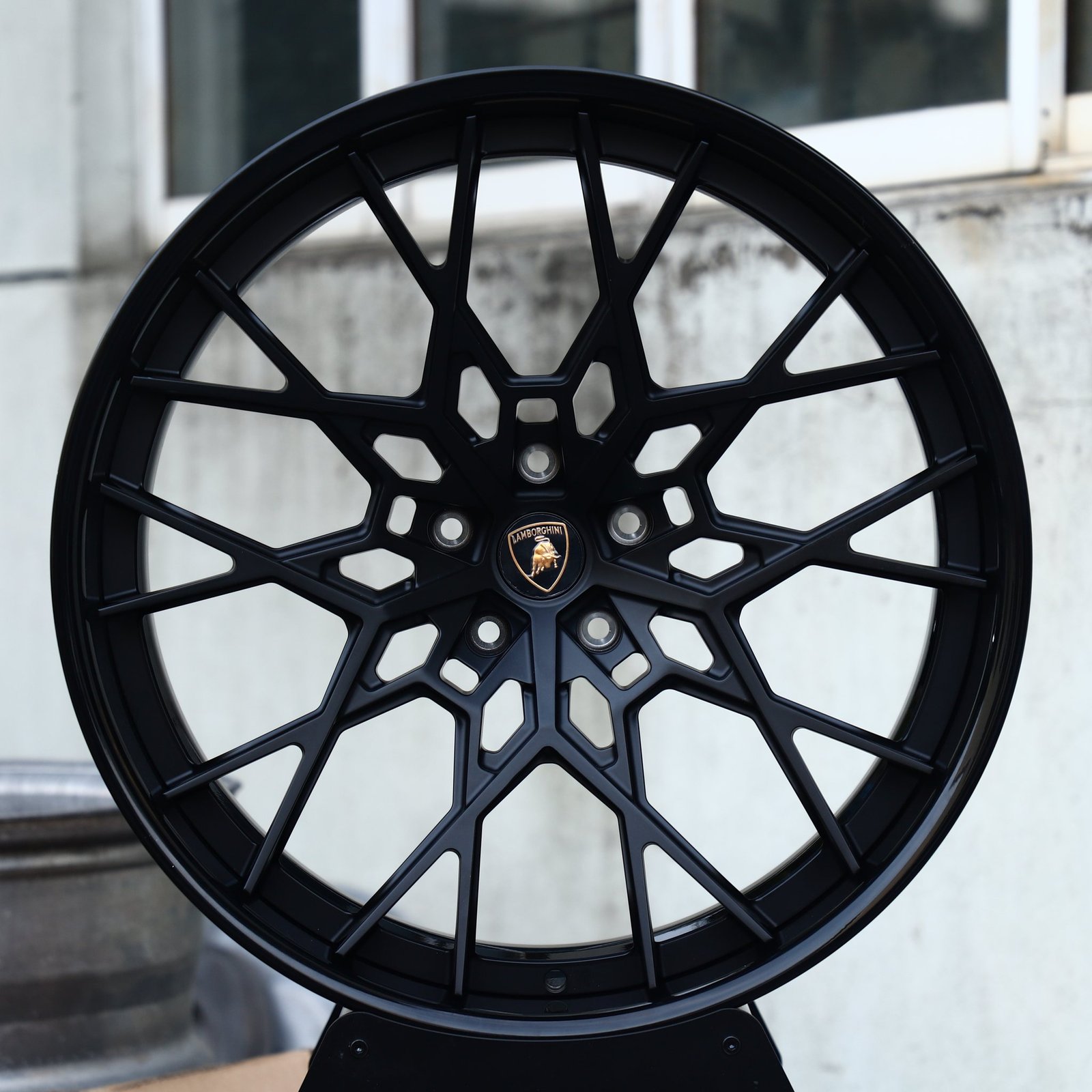 Lamborghini Huracan wheels – Gloss Black Mesh Multi-Spoke (Lamborghini OEM-Style), front view