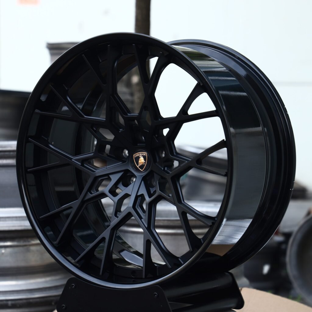 Lamborghini Urus wheels – Gloss Black Mesh Multi-Spoke (Lamborghini OEM-Style), angled view