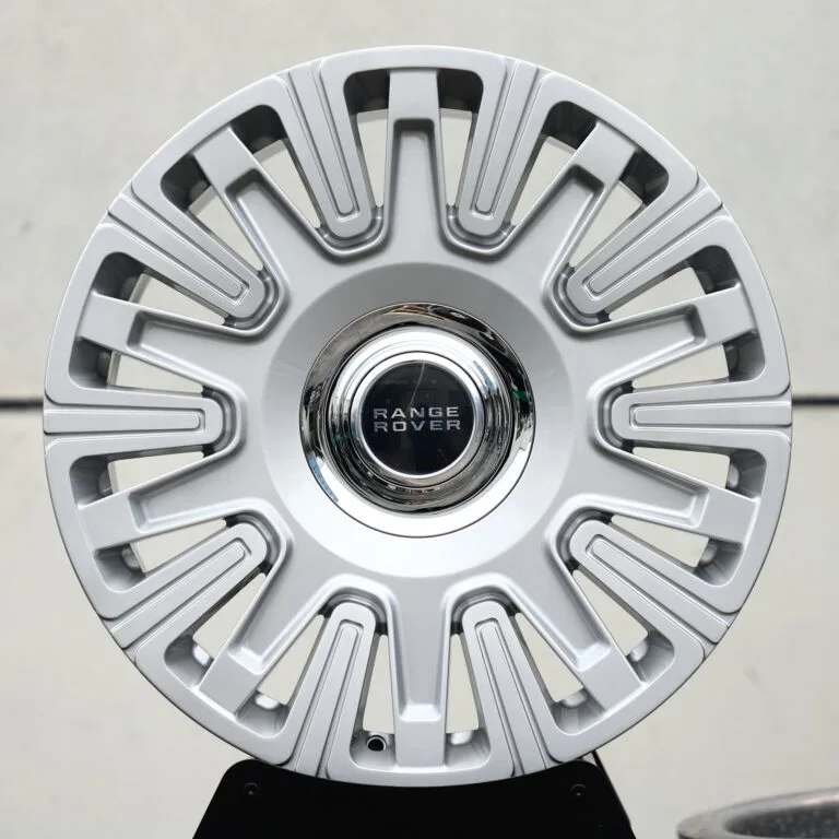 Land Rover OEM-Style Bright Silver Multi-Spoke Forged Wheels – Land Rover Range Rover / Defender, front view