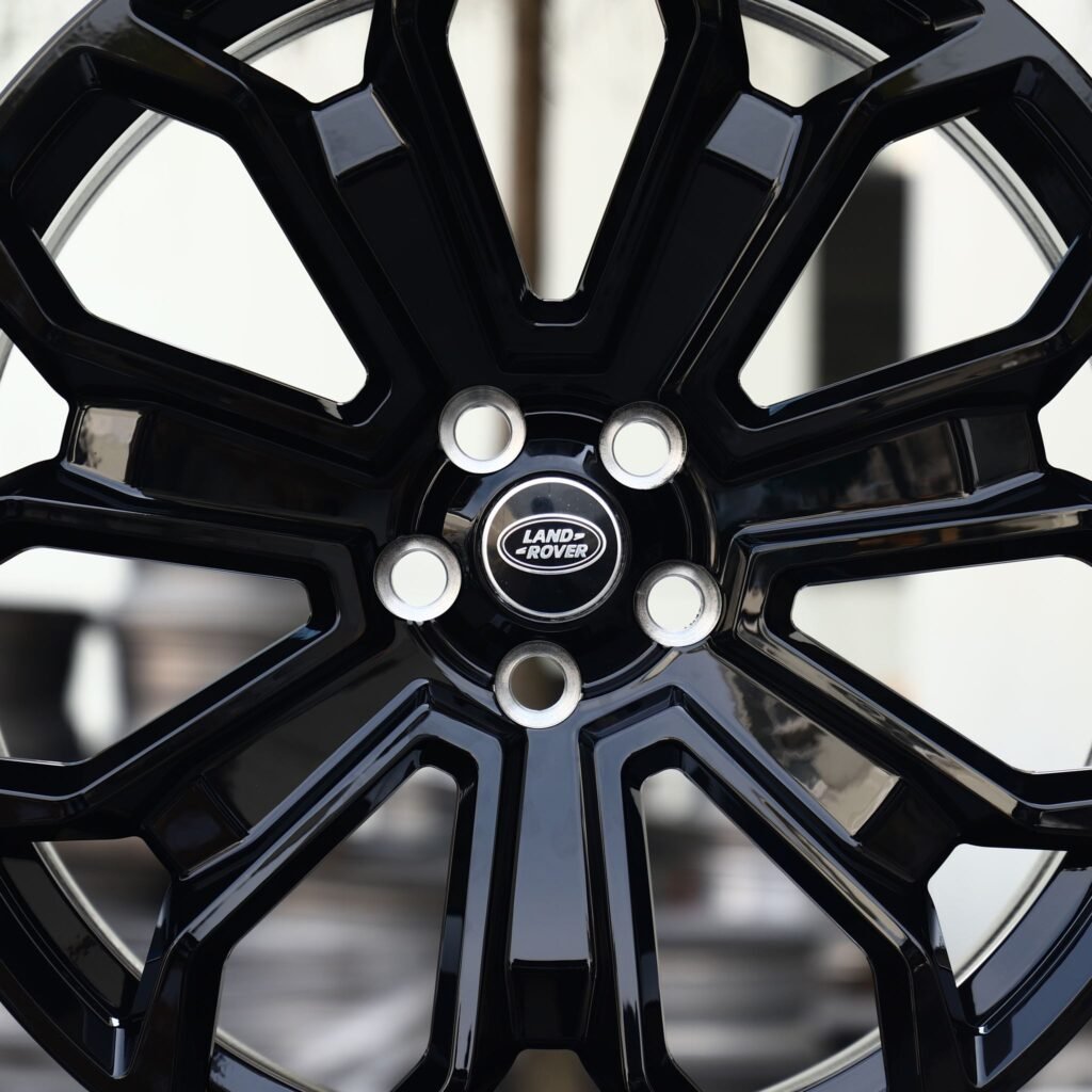Land Rover Range Rover wheels – Gloss Black 7 Y-Spoke (Land Rover OEM-Style), lip and barrel detail