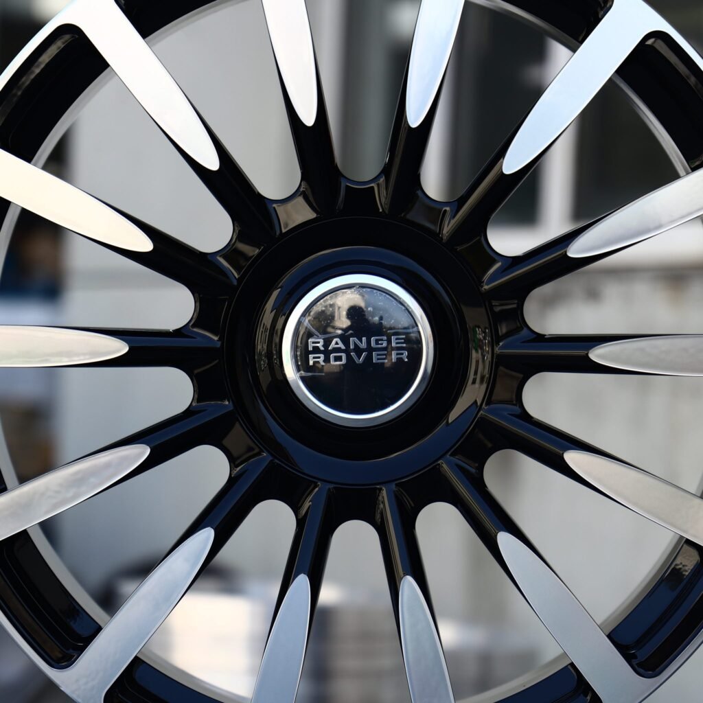 Land Rover Range Rover wheels – Gloss Black Machined Multi-Spoke (Land Rover OEM-Style), lip and barrel detail