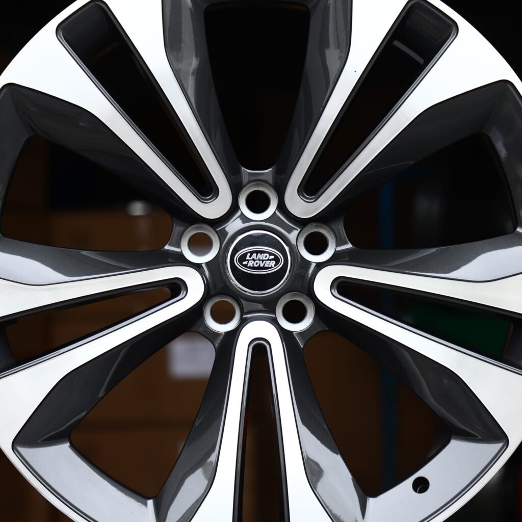 Land Rover Range Rover wheels – Gloss Black Machined Twin 5-Spoke (Land Rover OEM-Style), lip and barrel detail