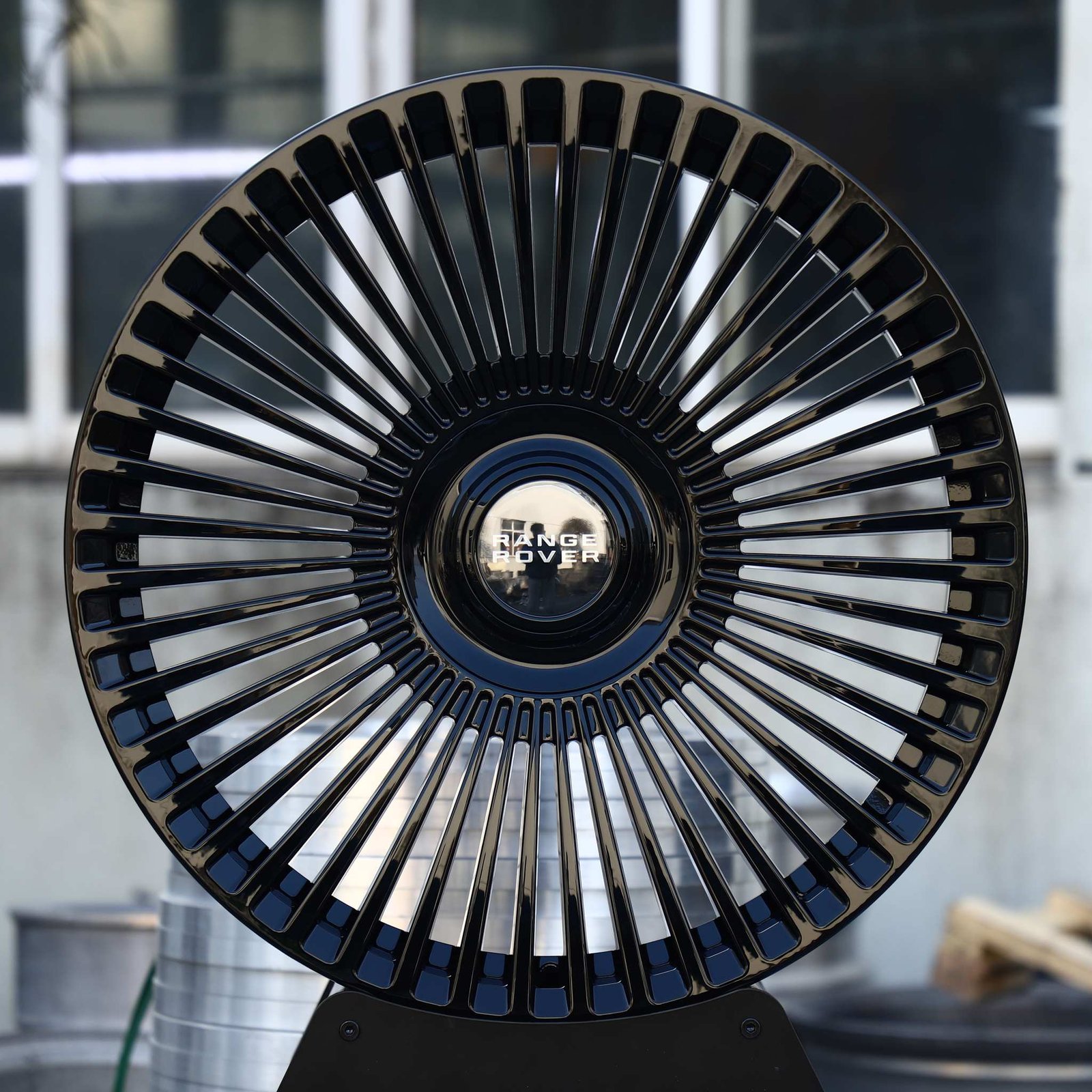 Land Rover Range Rover wheels – Gloss Black Multi-Spoke (Land Rover OEM-Style), front view