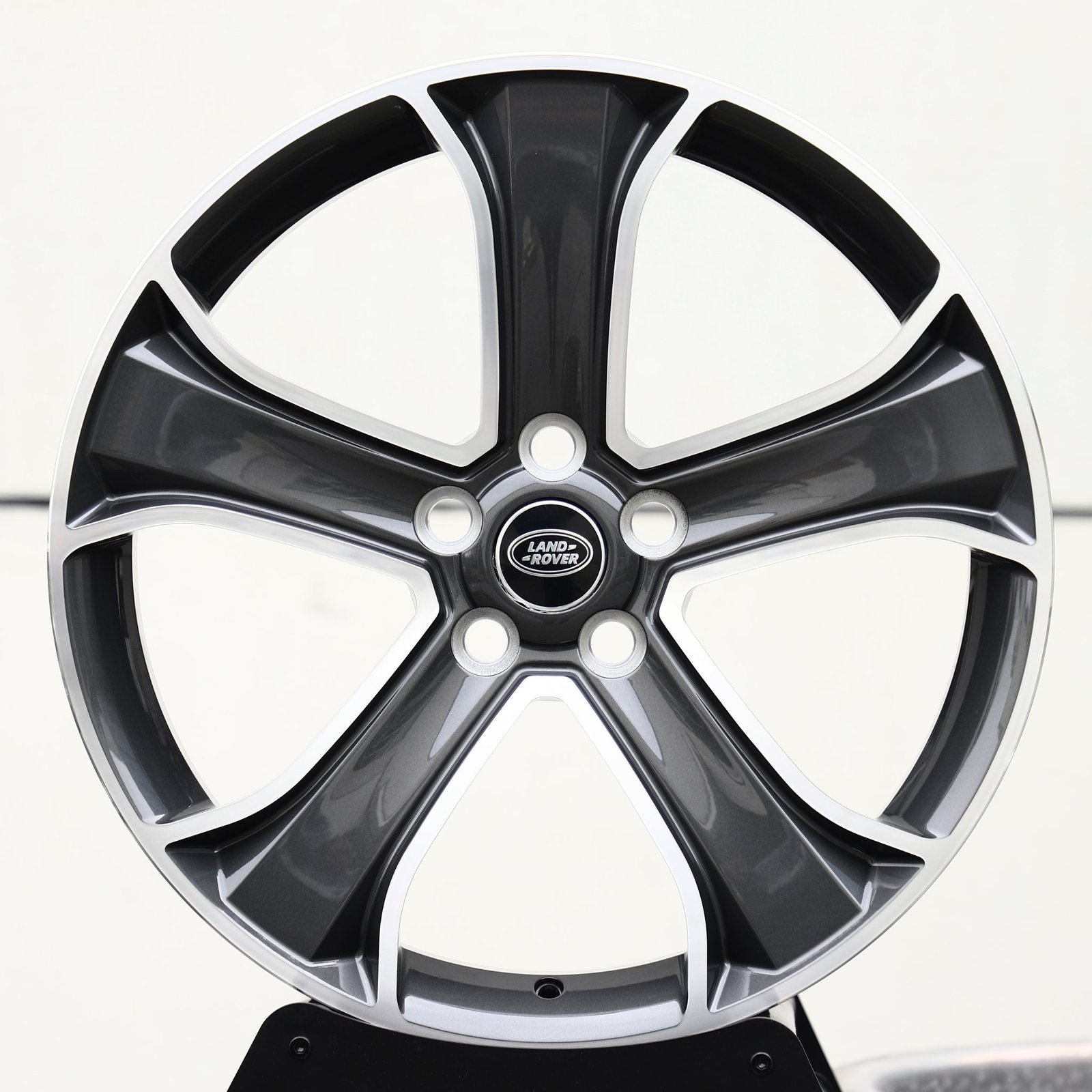 Land Rover Range Rover wheels – Gunmetal / Machined 5-Spoke (Land Rover OEM-Style), front view