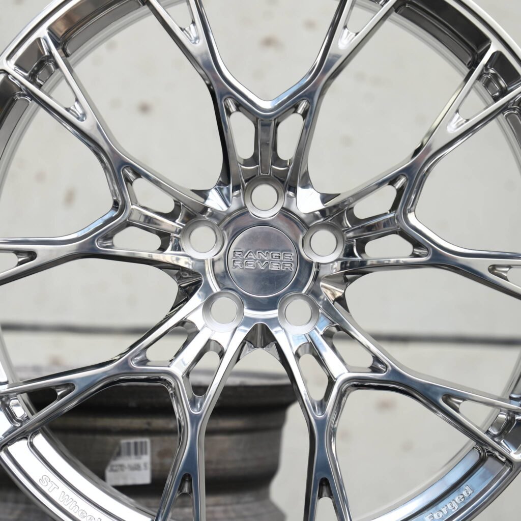Land Rover Range Rover wheels – Mirror Polished Cross-Spoke Mesh (Land Rover OEM-Style), lip and barrel detail
