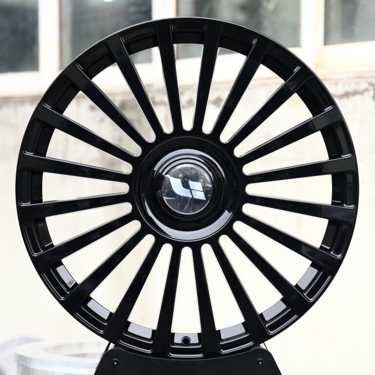 Land Rover Range Rover wheels – Gloss Black 20-Spoke, front view