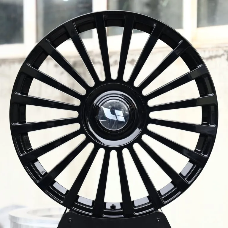 Land Rover Range Rover / Defender Forged Wheels – Gloss Black 20-Spoke, front view