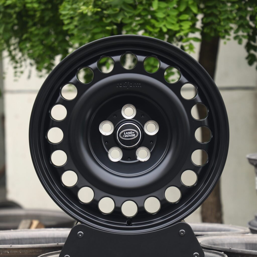 Land Rover Range Rover wheels – Custom Finish Full-Face, front view
