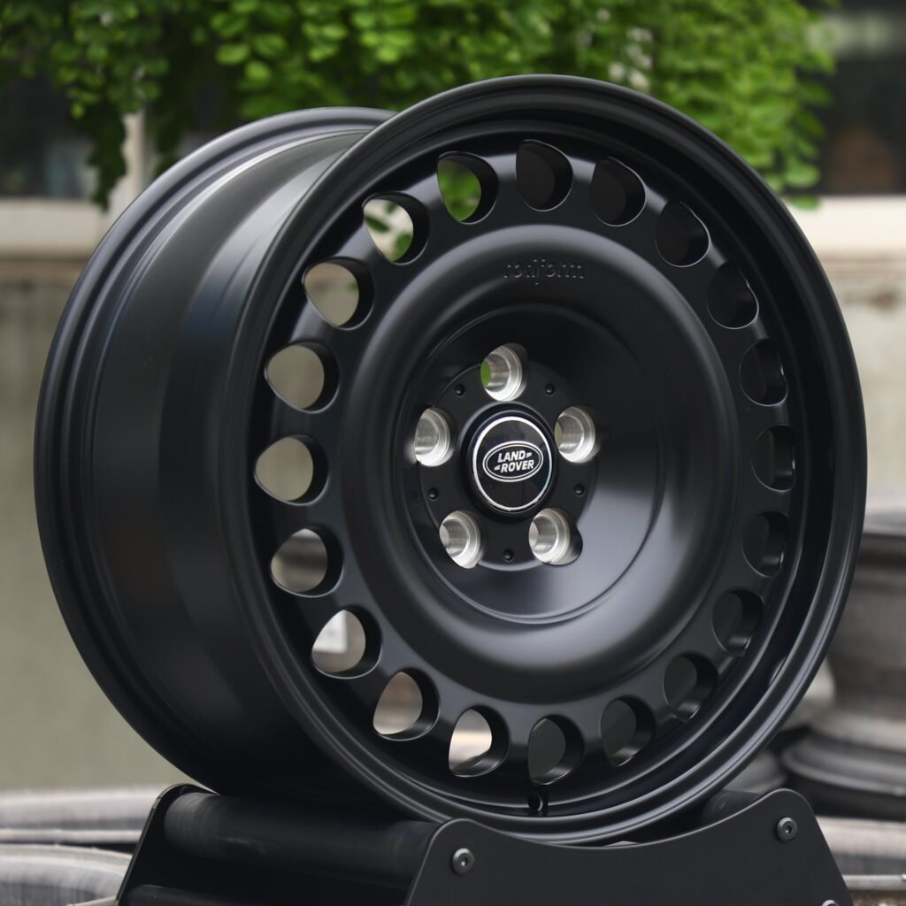 Land Rover Defender wheels – Custom Finish Full-Face, angled view
