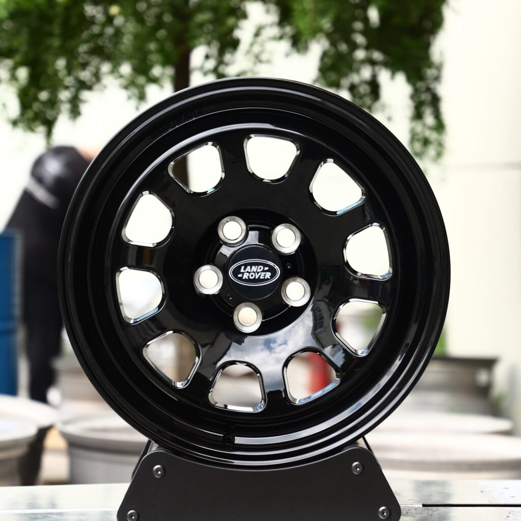 Land Rover Range Rover wheels – Gloss Black Deep Lip, front view