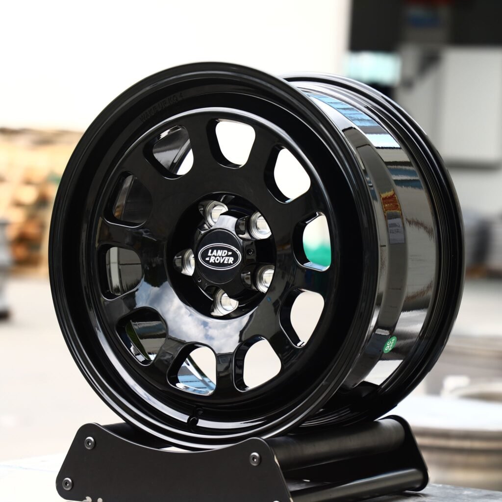 Land Rover Defender wheels – Gloss Black Deep Lip, angled view